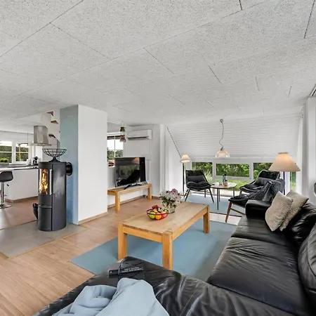 Vangel - 500m From The Sea By Interhome